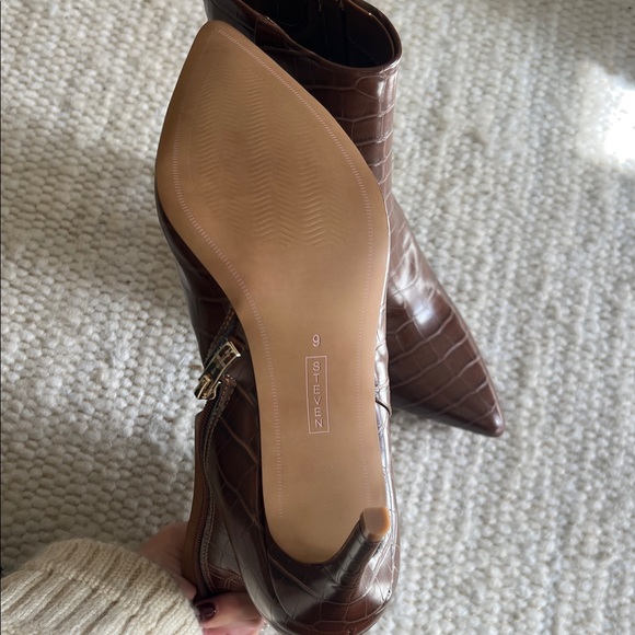 Steven Brown Croc-Embossed Heeled Ankle Boots - Picture 2 of 5